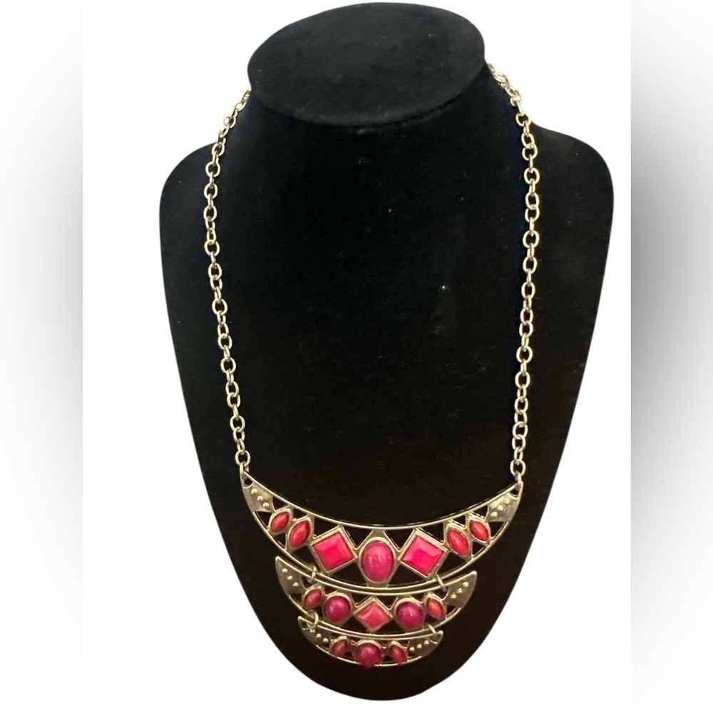 Elegant Gold and Pink Statement Necklace